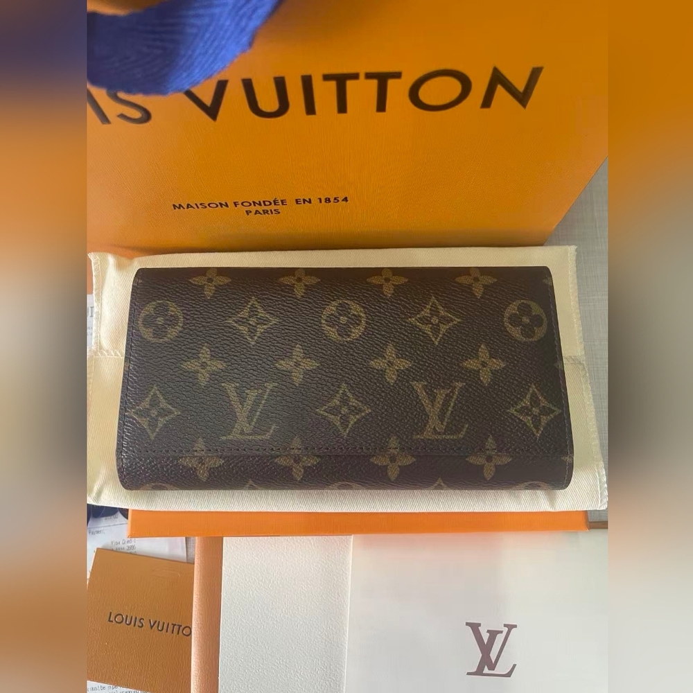 Louis Vuitton Monogram Sarah Wallet - Picture 3 of 9